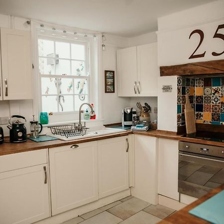 Charming 3 Bedroom Townhouse เวย์มัธ ภายนอก รูปภาพ